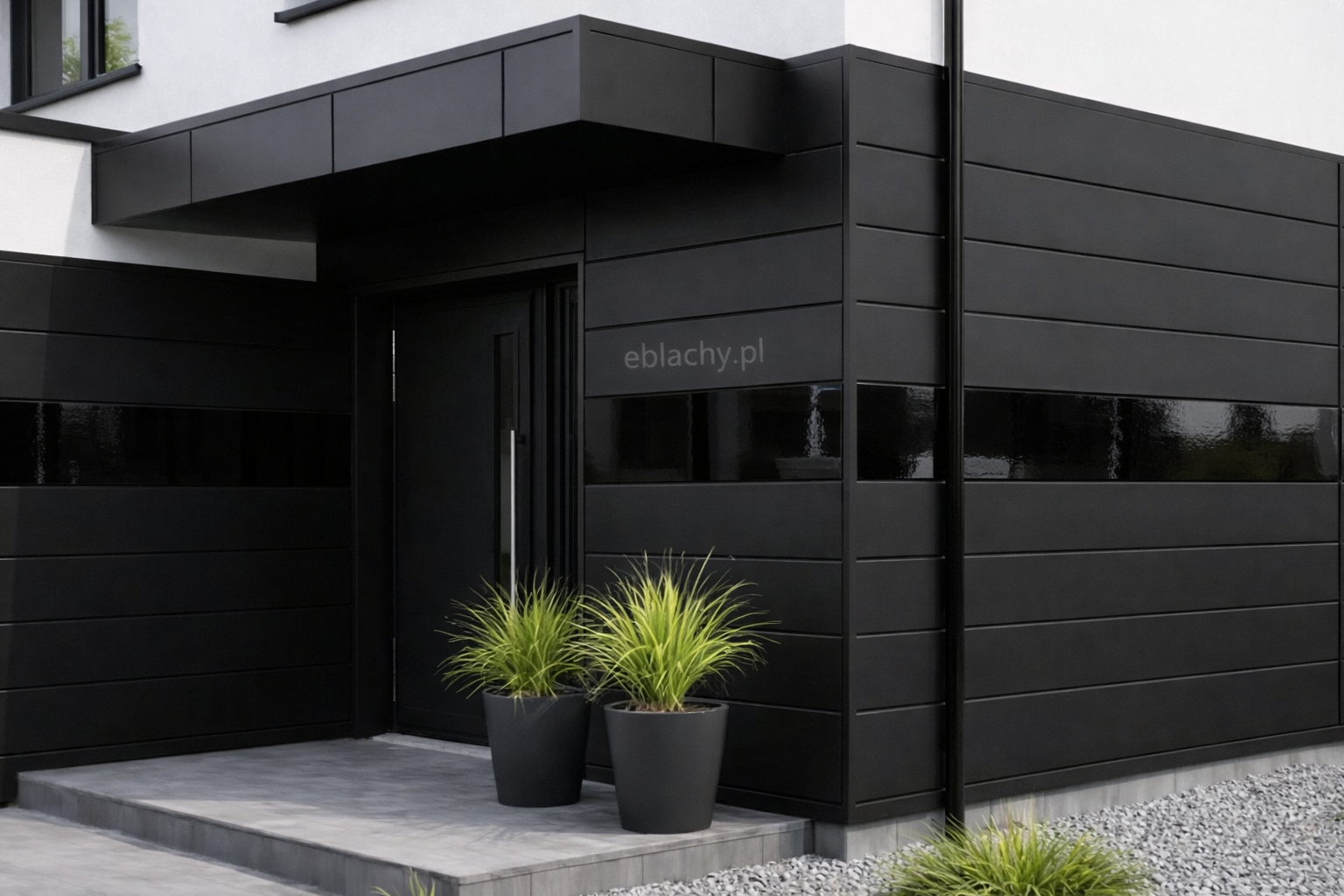 Czarno biała fasada z blachy na wymiar panele