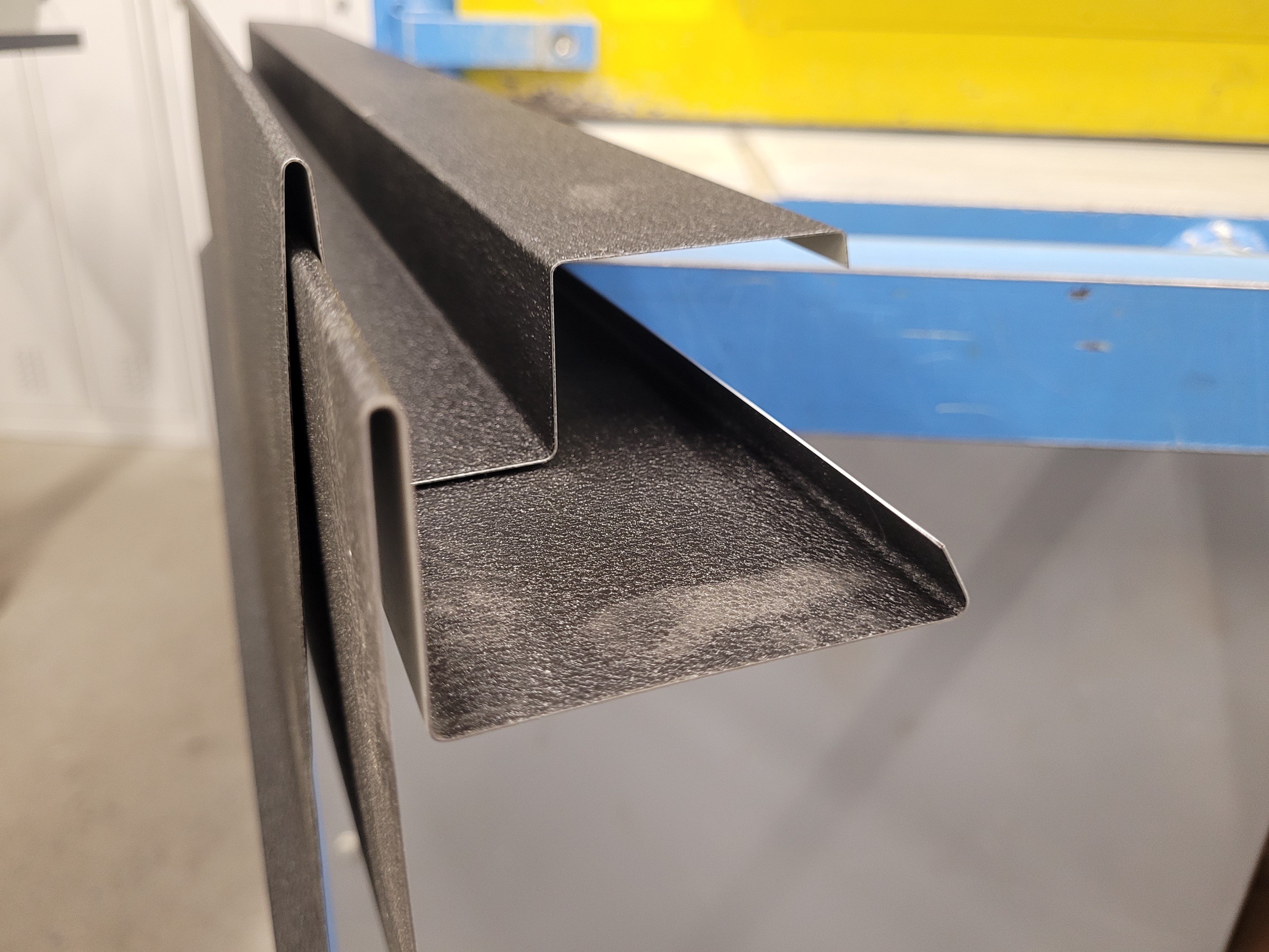 Nietypowe wiatrownice na wymiar - Producent