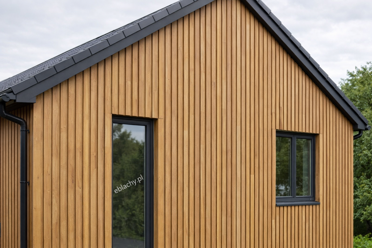 Nowoczesne pionowe lamele na ścianę - Panele elewacyjne