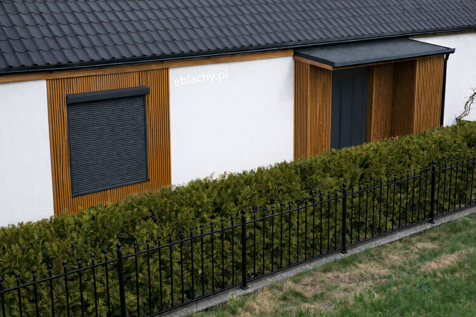 Pionowe deseczki na dom - Lamele z blachy drewnopodobnej