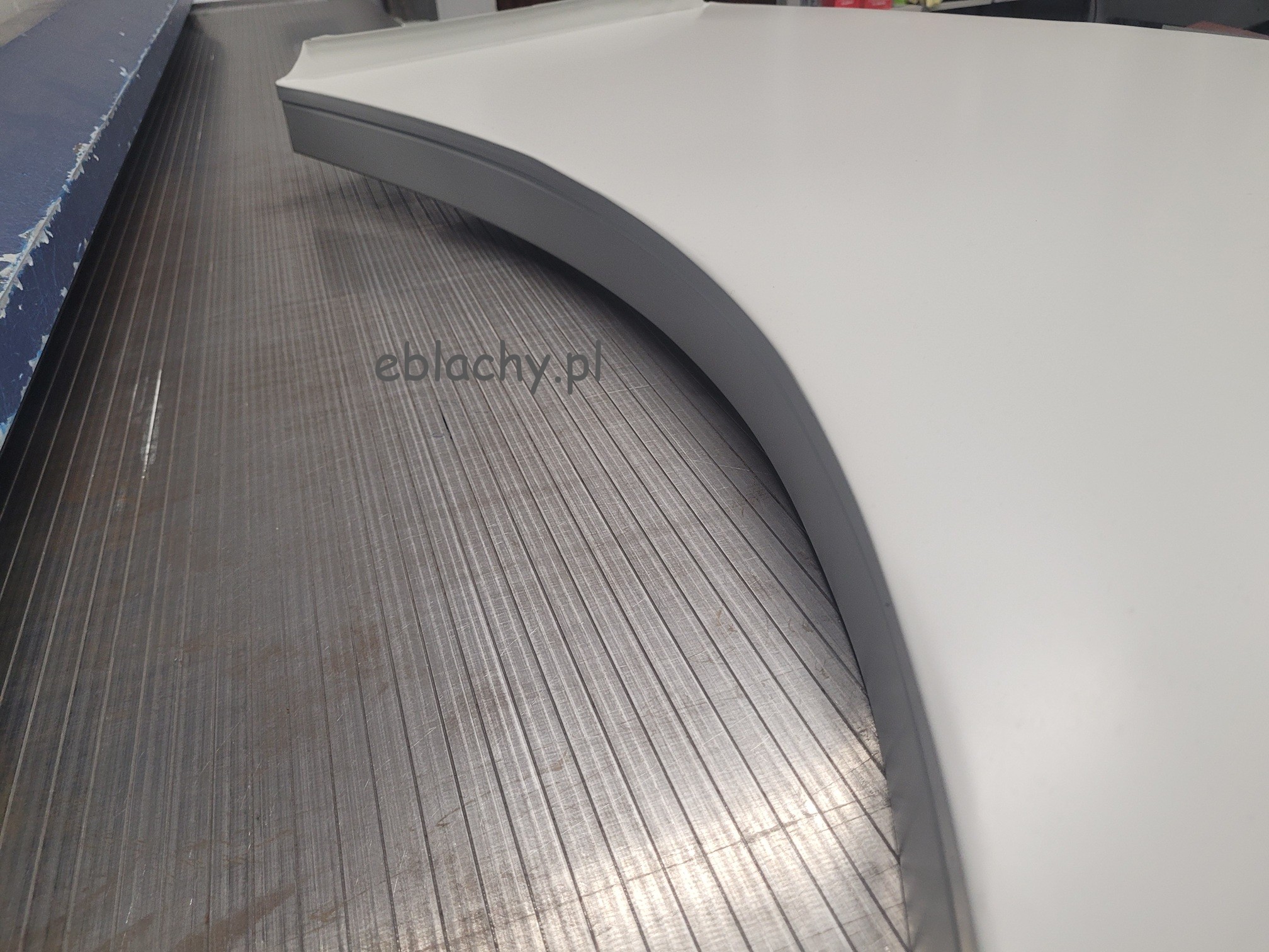 Wewnętrzna strona łukowej obróbki blacharskiej