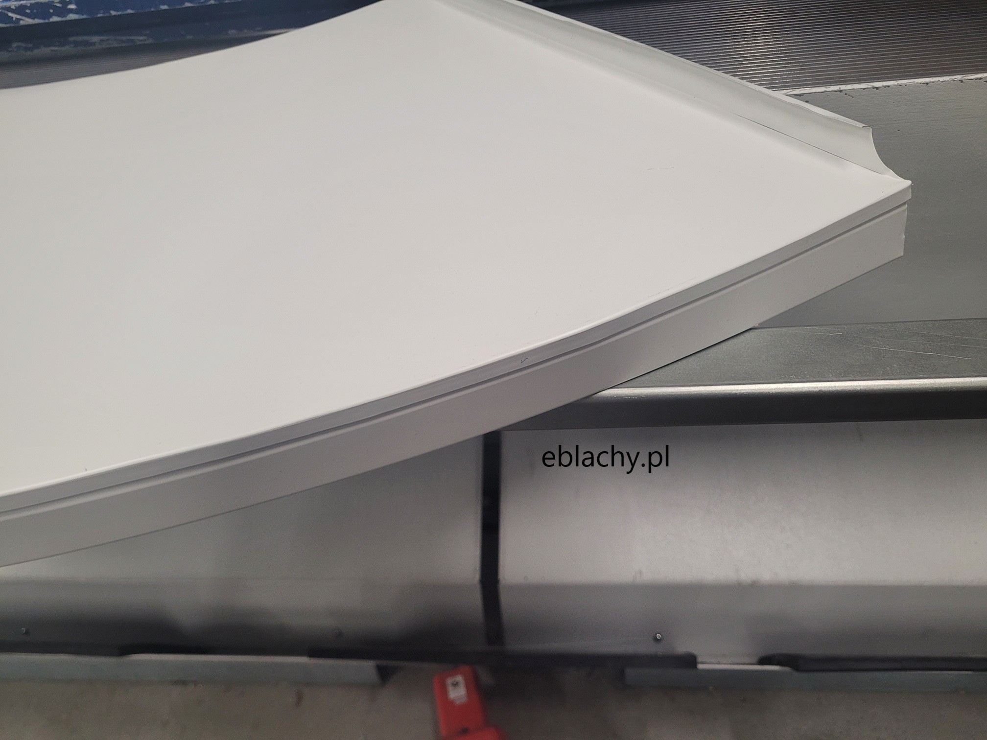 Rąbek zacięty w łezkę 