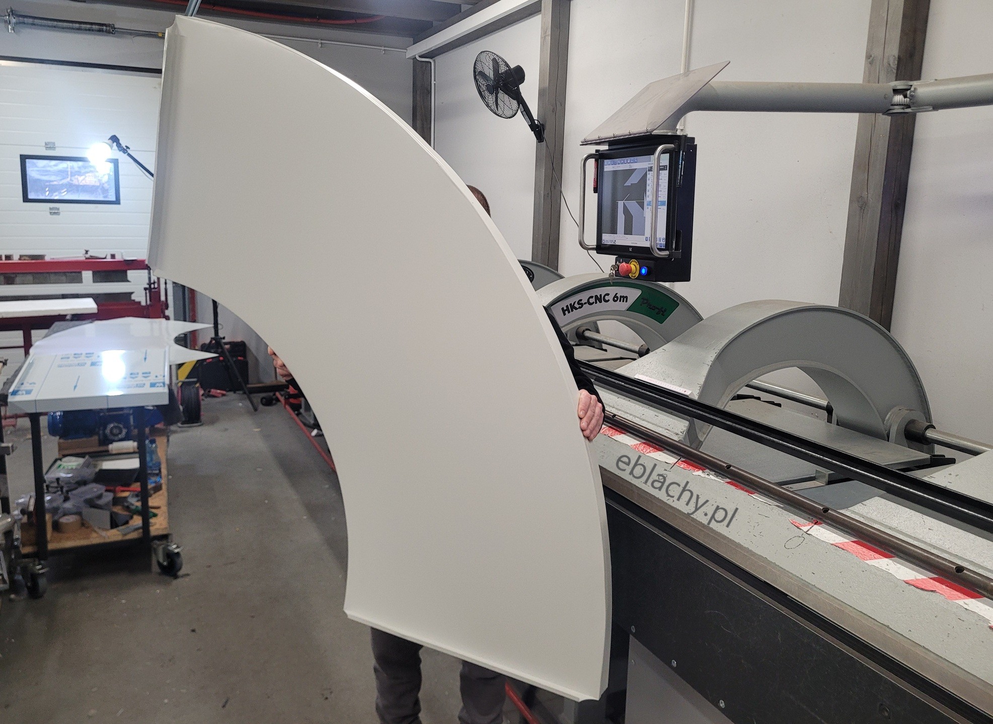 Blachy na wymiar zaokrąglone mury