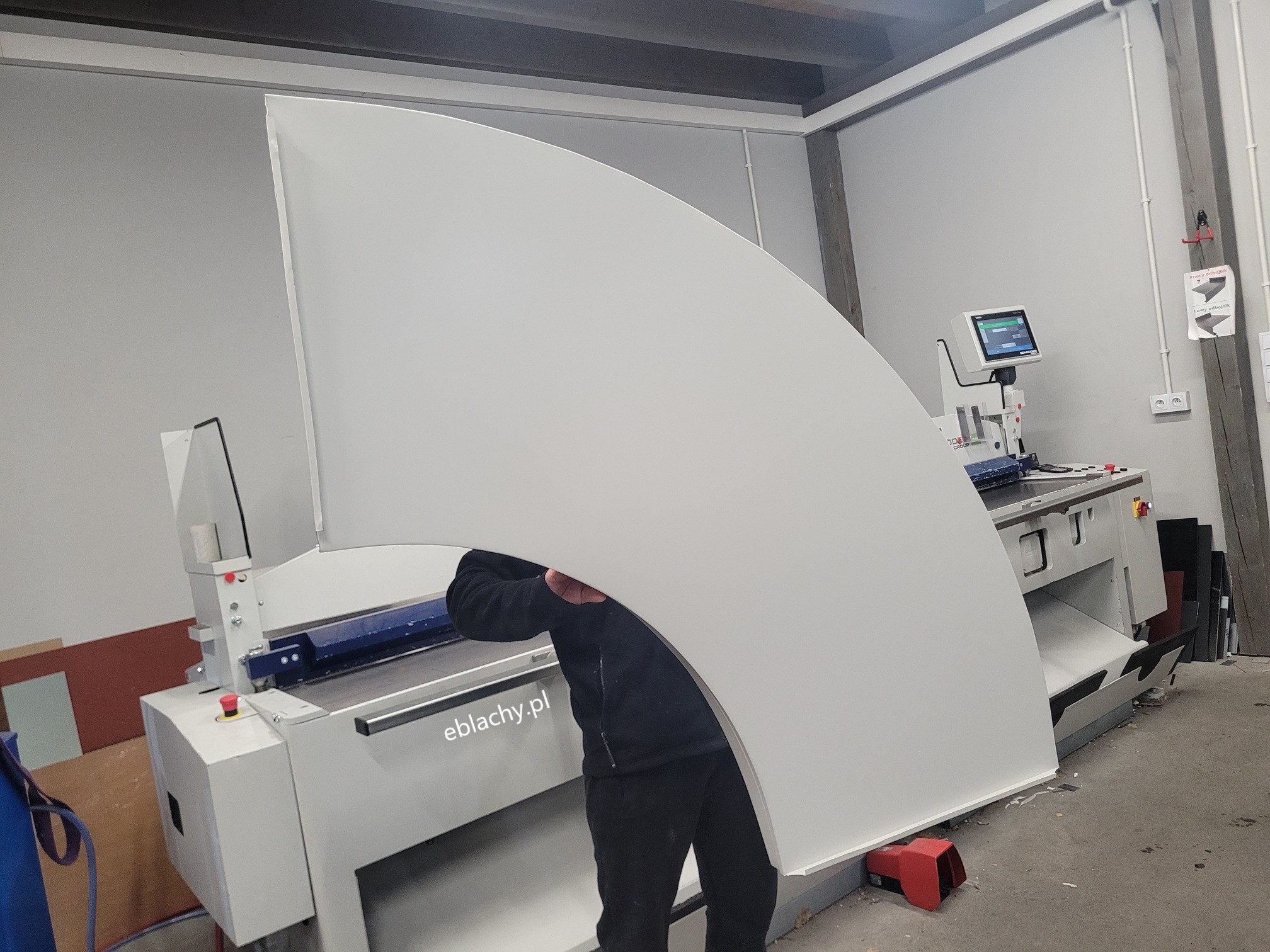 Łukowe obróbki blacharskie