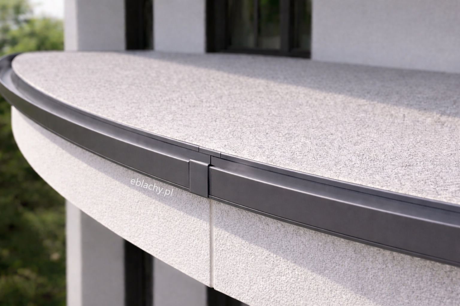 Zaokrąglona półokrągła rynna łukowa aluminiowa na balkon taras